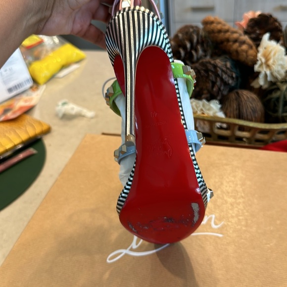 Christian Louboutin size 40 worn only twice with original box and shoe bags - Picture 4 of 10